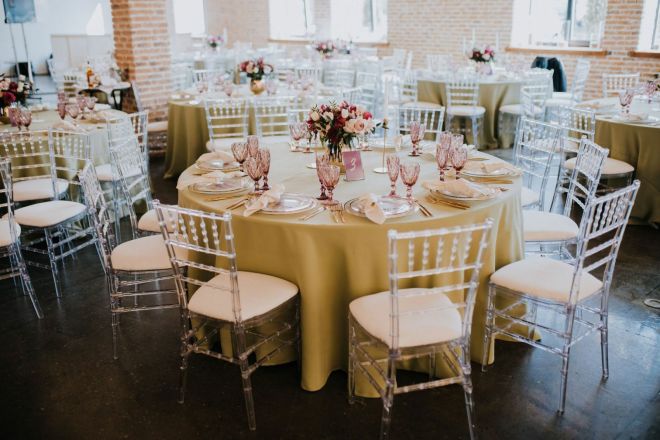 Стілець "Chiavari" скляний з білим чохлом