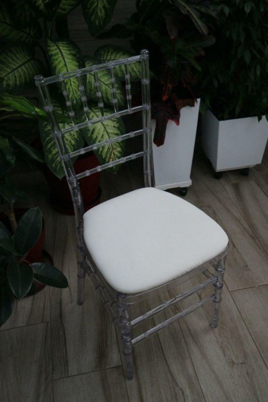 Стілець «Chiavari» скляний з білим чохлом