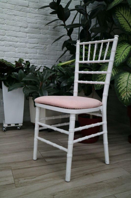 Стілець «Chiavari» білий з рожевим чохлом