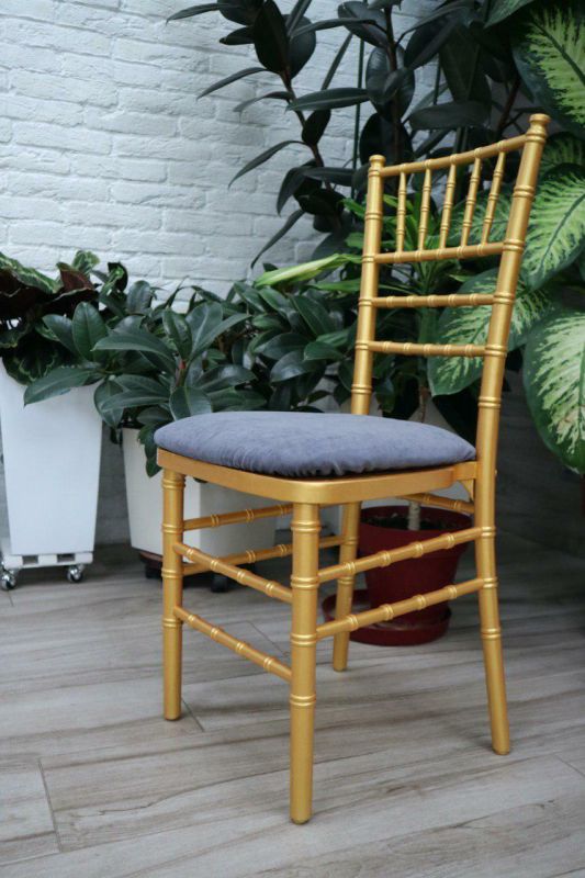 Стілець «Chiavari» золотий з сірим чохлом