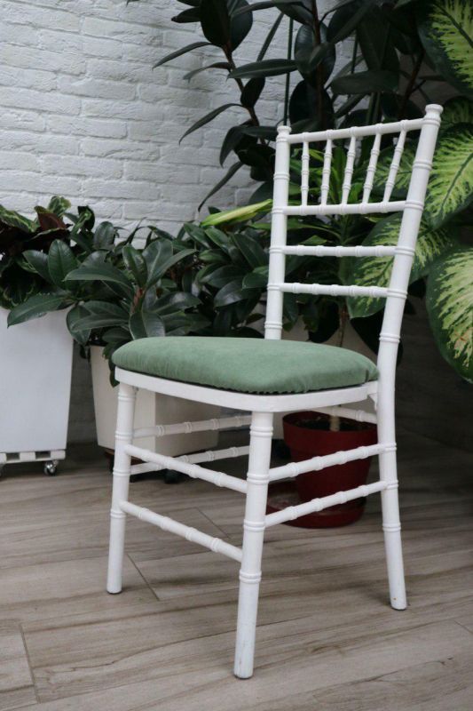 Стілець «Chiavari» білий з оливковим чохлом