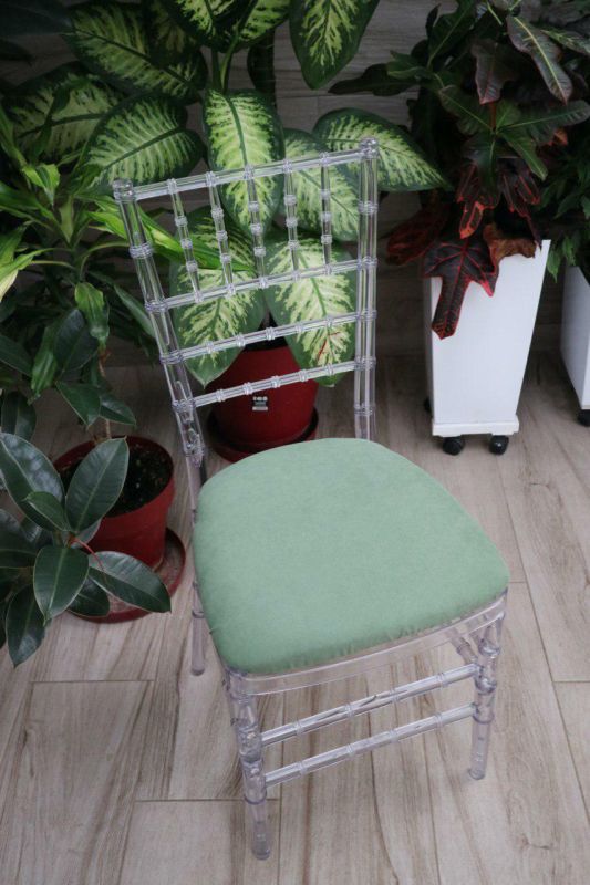 Стілець «Chiavari» скляний з оливковим чохлом