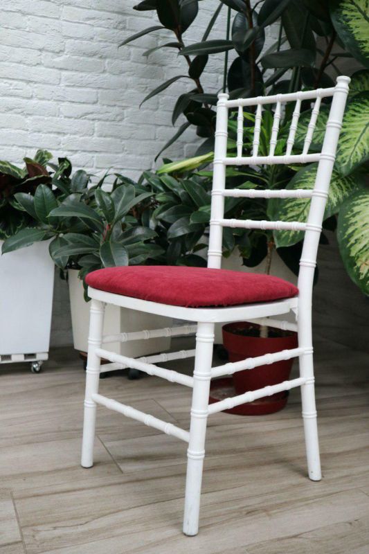 Стілець «Chiavari» білий з бордовим чохлом