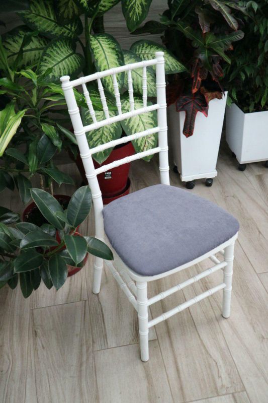 Стілець «Chiavari» білий з сірим чохлом