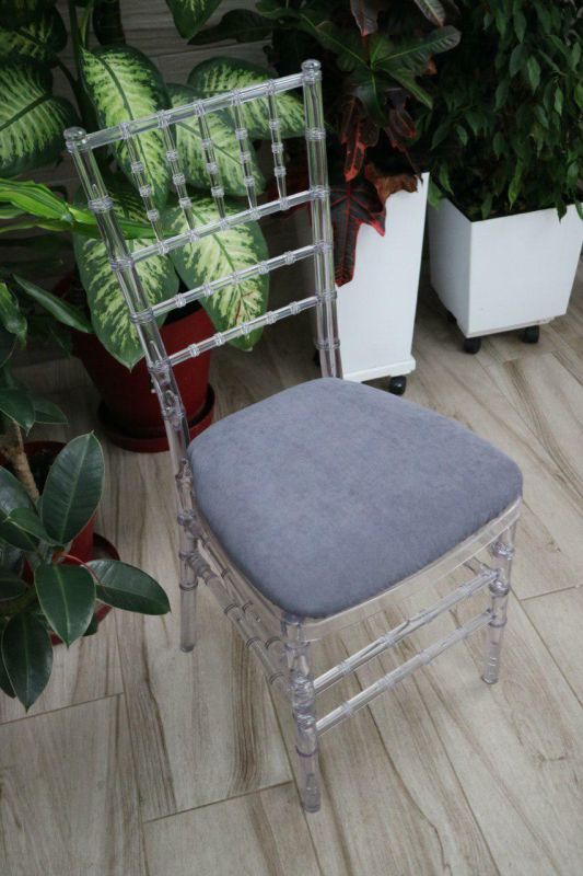 Стілець «Chiavari» скляний з сірим чохлом