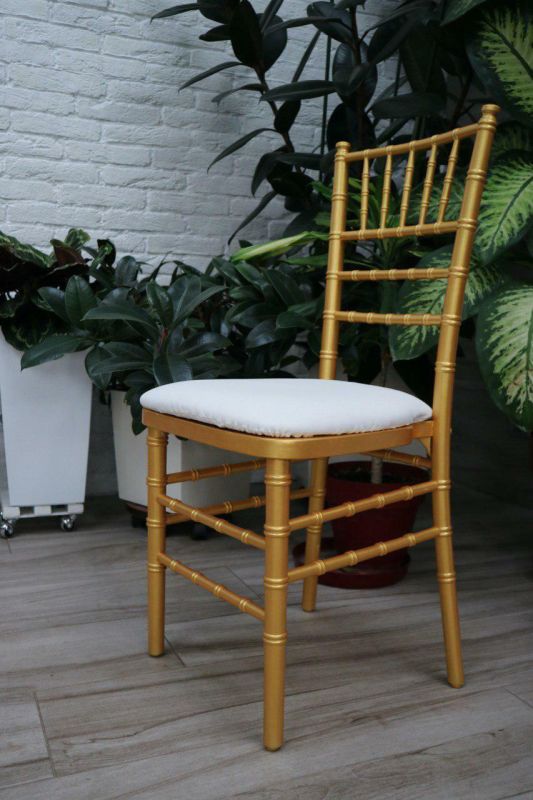 Стілець «Chiavari» золотий з білим чохлом