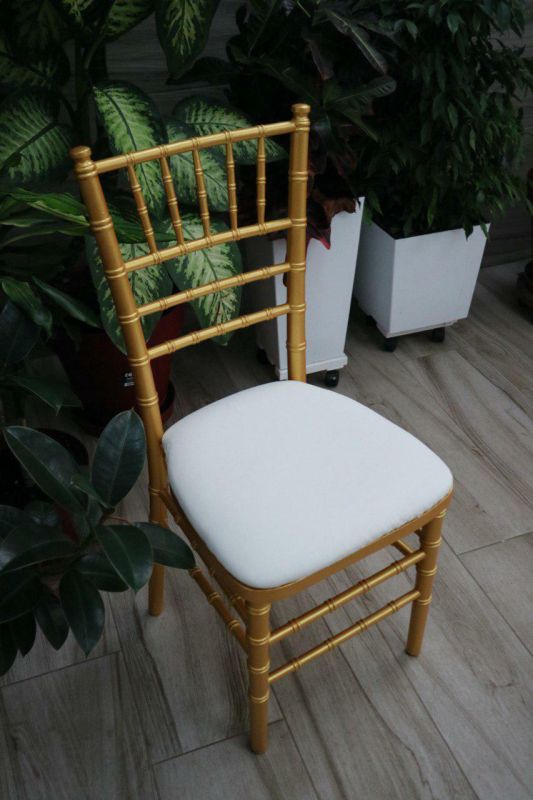 Стілець «Chiavari» золотий з білим чохлом