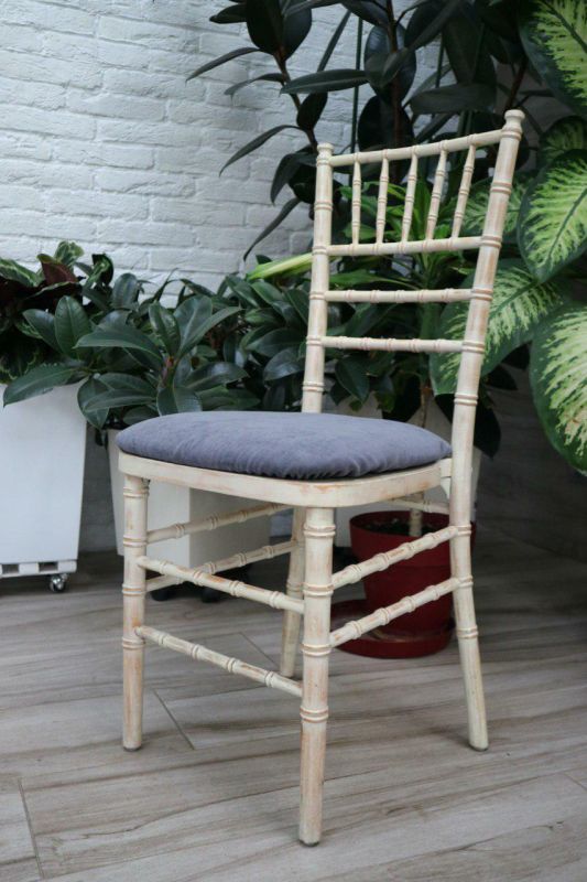 Стілець «Chiavari» чайна троянда з сірим чохлом