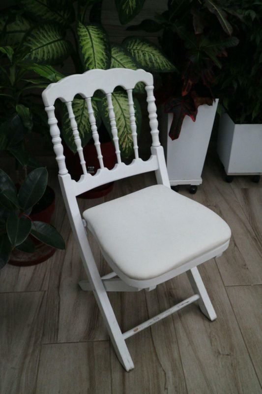 Білий дерев'яний стілець «Наполеон»